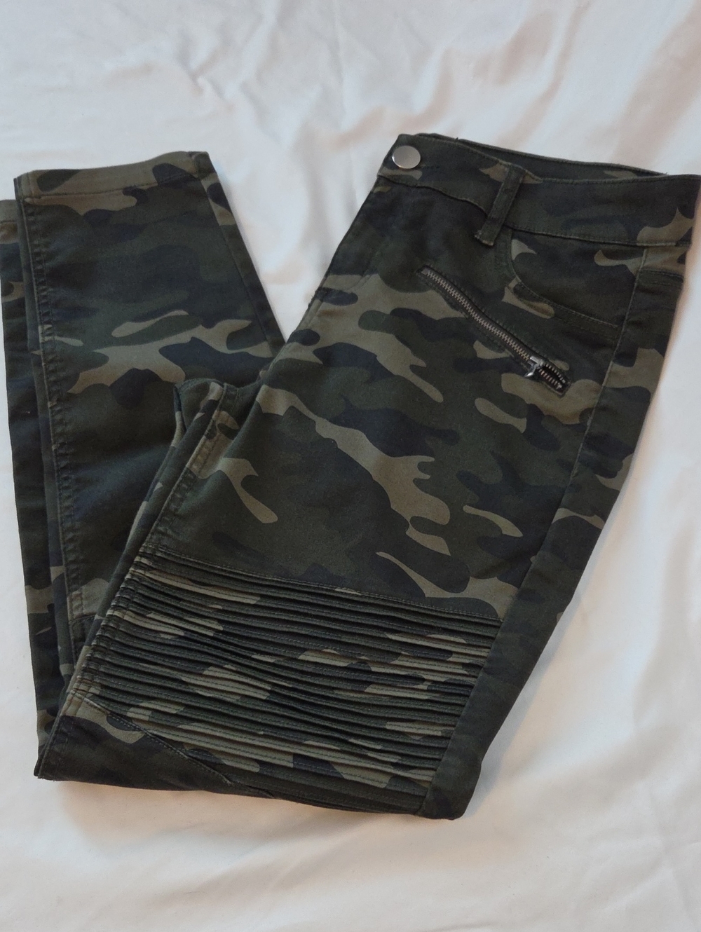 Tinseltown Women's Olive Green Camo Skinny Jeans